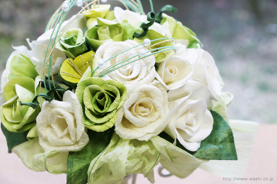 ホワイト・グリーン系バラの和紙ブーケ・花束（紙婚式ペーパーフラワー）お花全体アップ