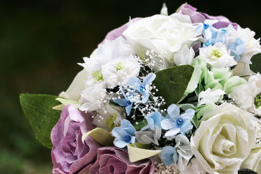 白と紫バラの和紙ブーケ・花束（紙婚式ペーパーフラワー）お花部分アップ