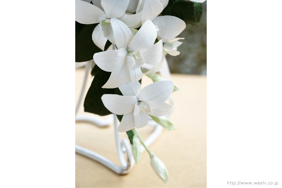 白いデンファレの和紙ブーケ・花束（紙婚式ペーパーフラワー）花部アップ