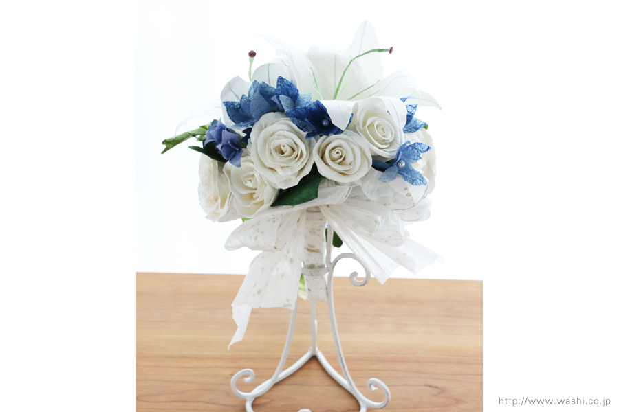 白いカサブランの和紙ブーケ・花束（紙婚式ペーパーフラワー）後ろからの写真