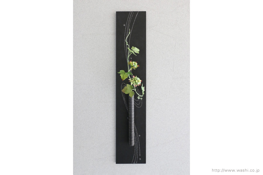 壁掛け花器（和紙の花と一輪挿し和紙インテリアアートパネル）正面から