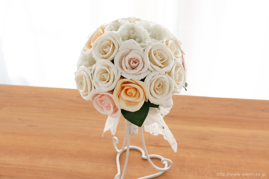 世界に一つだけのバラとトルコ桔梗の和紙ブーケ・花束（紙婚式ペーパーフラワー）正面