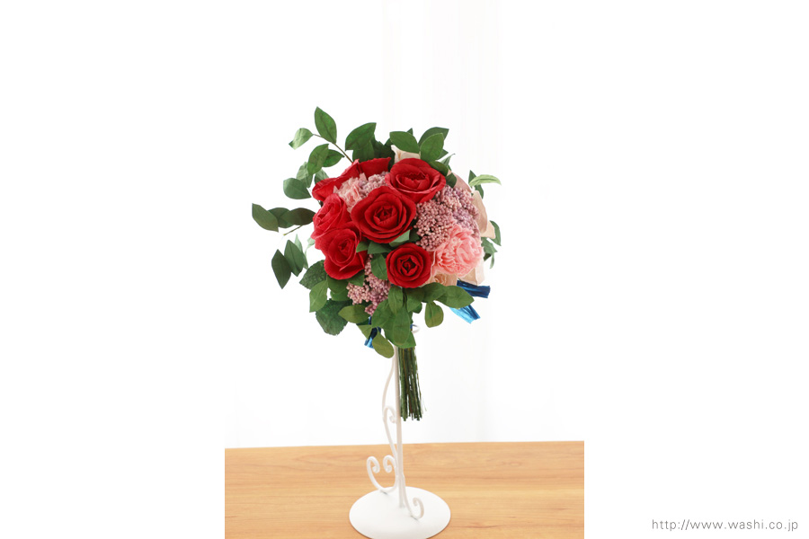 深紅のバラとライスフラワー、トルコ桔梗の和紙ブーケ・花束（結婚1周年、紙婚式のペーパーフラワー）正面