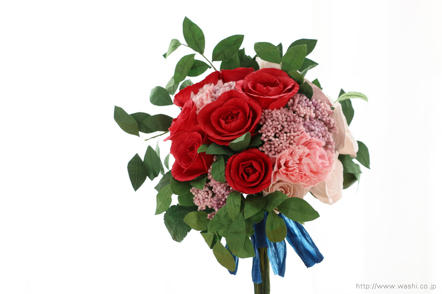 深紅のバラとライスフラワー、トルコ桔梗の和紙ブーケ・花束（結婚1周年、紙婚式のペーパーフラワー）正面アップ