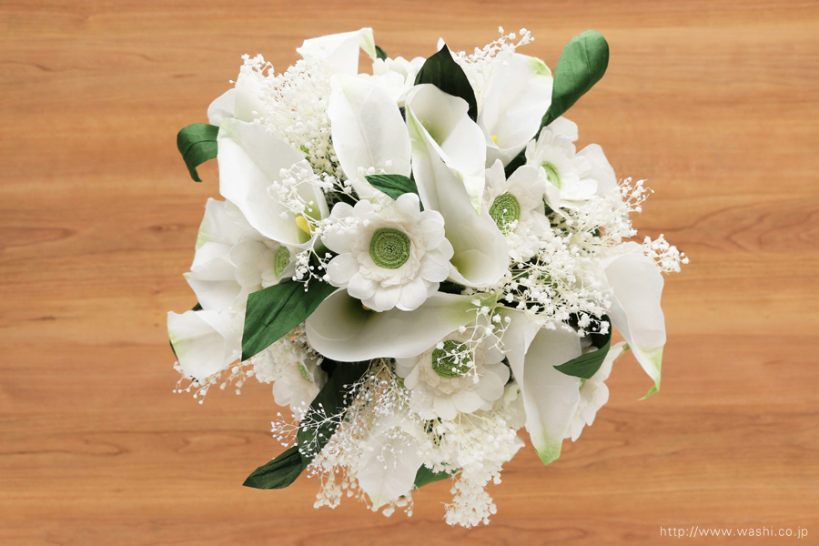 結婚記念日ペーパーフラワー｜白いカラーとガーベラの和紙製ブーケ・花束（真上）