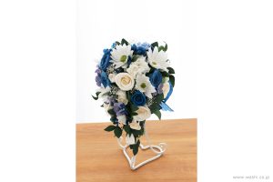 紙婚式記念日の和紙の花フラワーブーケ（純白ガーベラと青いバラのペーパーフラワー）