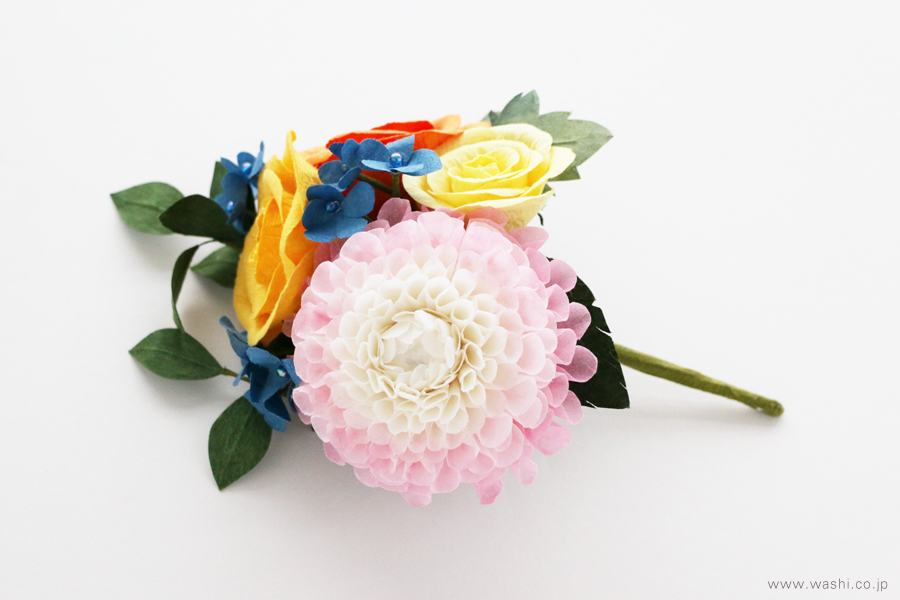 結婚式の思い出とともに－和紙製の観賞花と髪飾り（ヘアピック 横アングル）